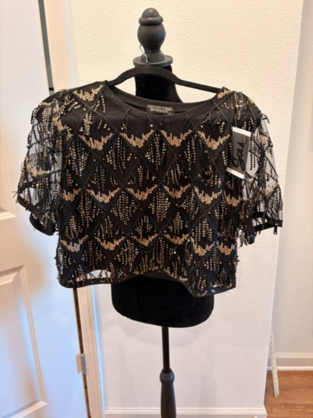 Women's XL black cropped beaded t-shirt